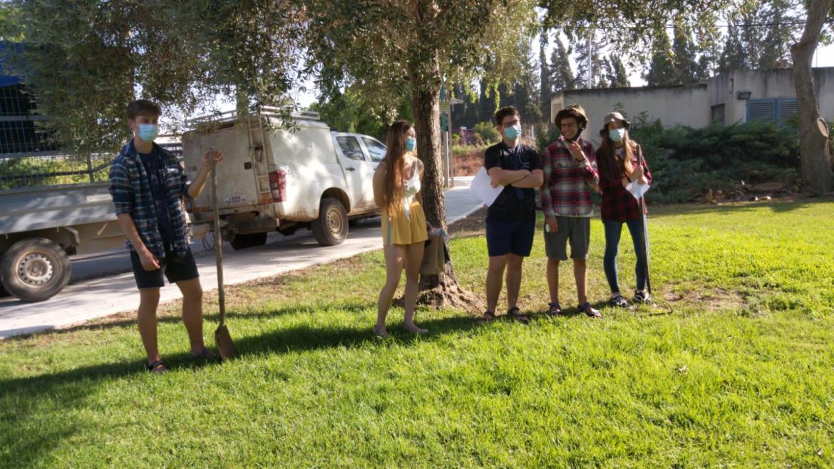 בני ובנות נוער עובדים בחופשת הקיץ