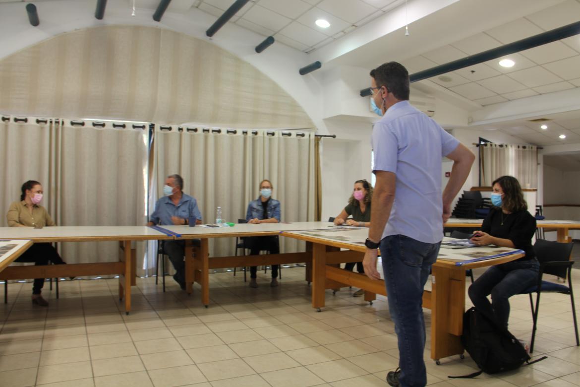 ישיבת צווות קורונה