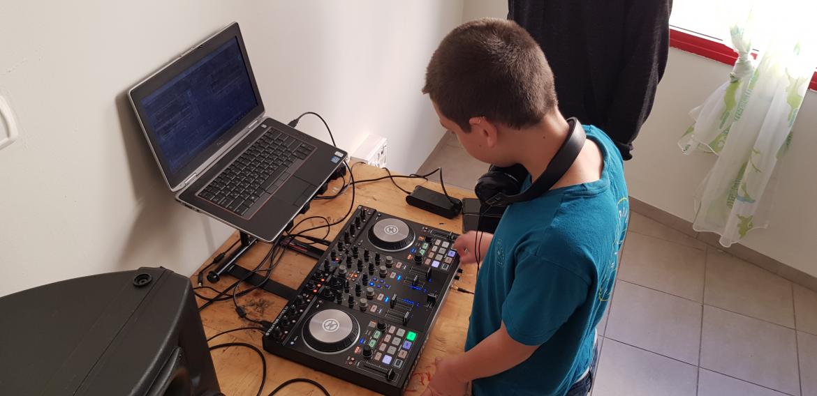 פנאיזרעאלי - פרויקט העסקת בני ובנות נוער