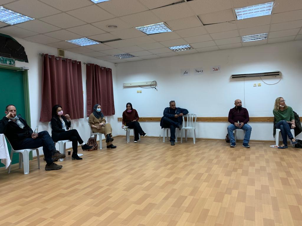 דיון עם משתתפי הסיור במנשית זבדה