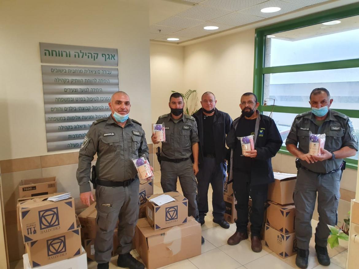 פקחי המועצה משנעים את הערכות לבתי הוותיקים