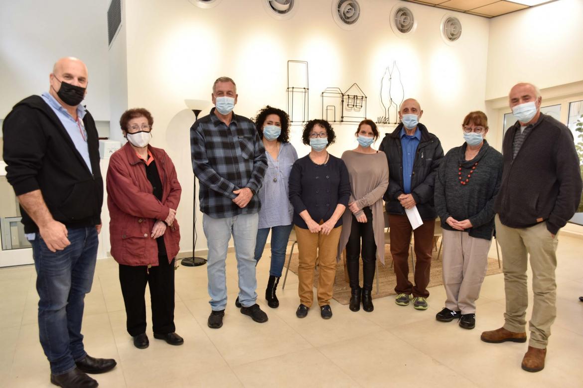 הענקת מלגות לכותבי העמק