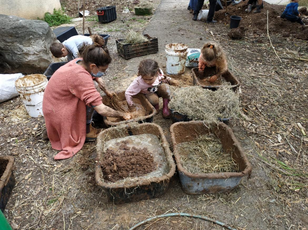 ילדים בונים טוקול - בקתה אתפיופית