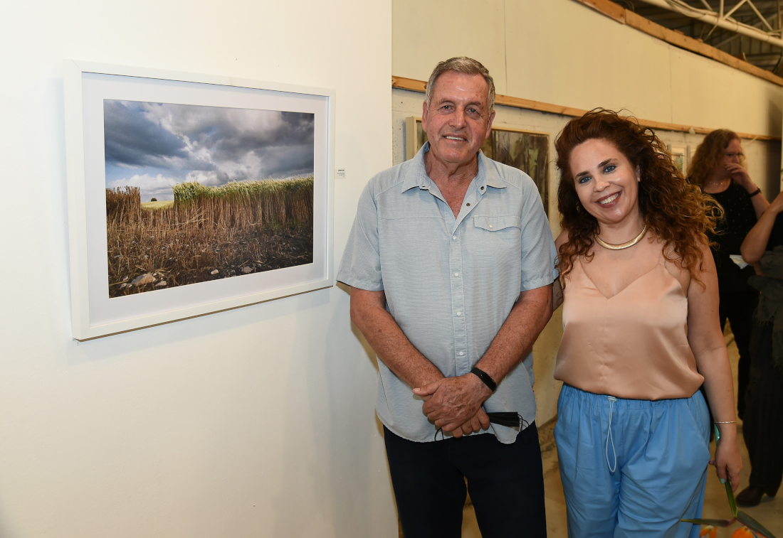 ראש המועצה ואוצרת התערוכה 