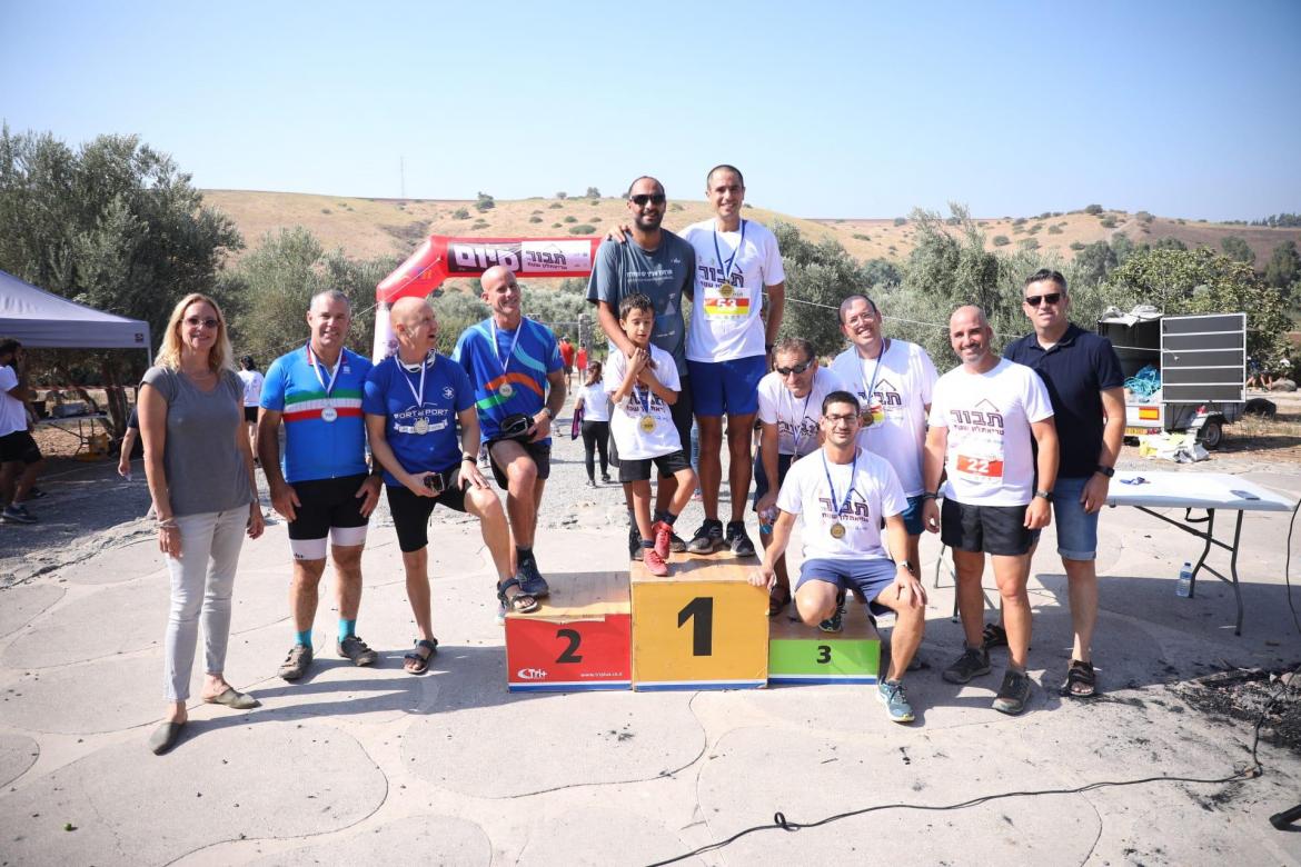הזוכים בטריאתלון תבור על הפודיום