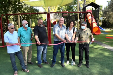 חנוכת גן משחקים באלוני אבא