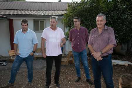 מימין לשמאל: ראש המועצה אייל בצר, סגנו אבי סמוביץ, ארז אגוזי ושחם ברקת