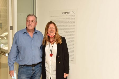 ראש המועצה- אייל בצר ואוצרת  התערוכה עינת קליפלד מאלון הגליל