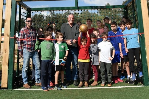 ראש המועצה גוזר את הסרט בחנוכת המגרש בחנתון