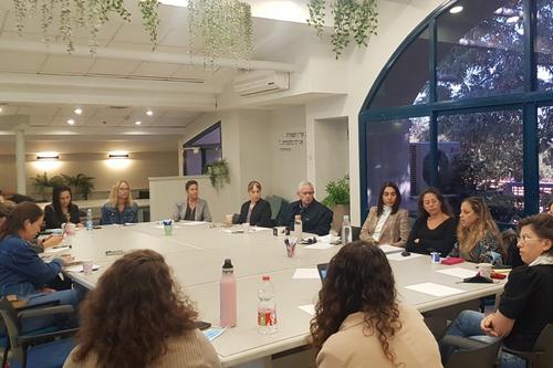 מפגש 'שולחן עגול' במועצה