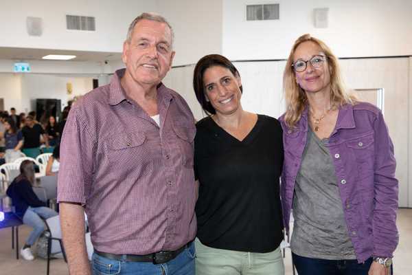 מימין לשמאל: דליה אייל ממ ראש המועצה וסגניתו, דקלה יוחאי רוטמן מנהלת תחום הצעירים, אייל בצר ראש המועצה