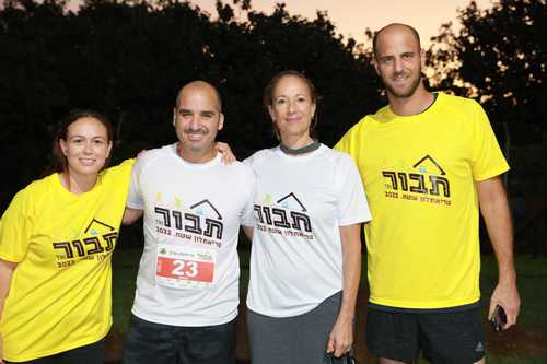 דליה אייל מיכל ניר ארבץ ושני ספורטאים