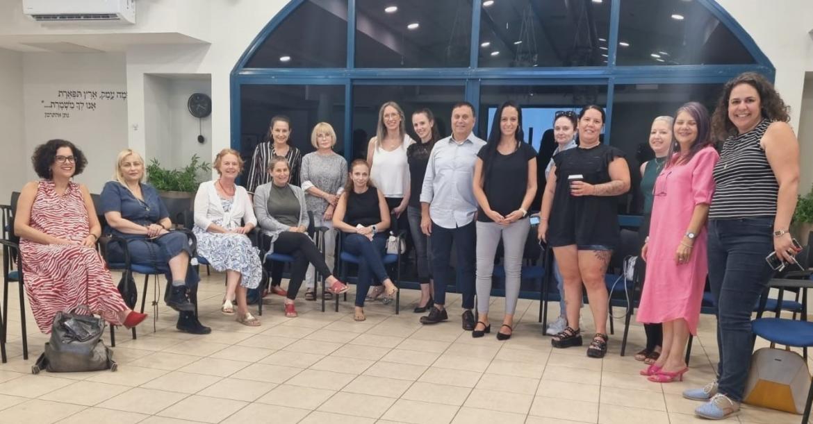 פורום אחיות לגן בהרמת כוסית