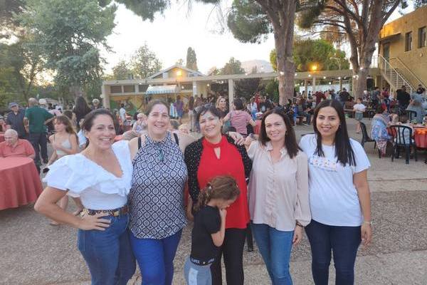 מובילות האירוע סוכות שכנים