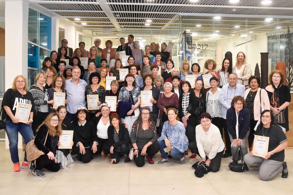 צוותי ההובלה של המועדונים בעמק עם ראש המועצה בטקס הענקת פרס העמק