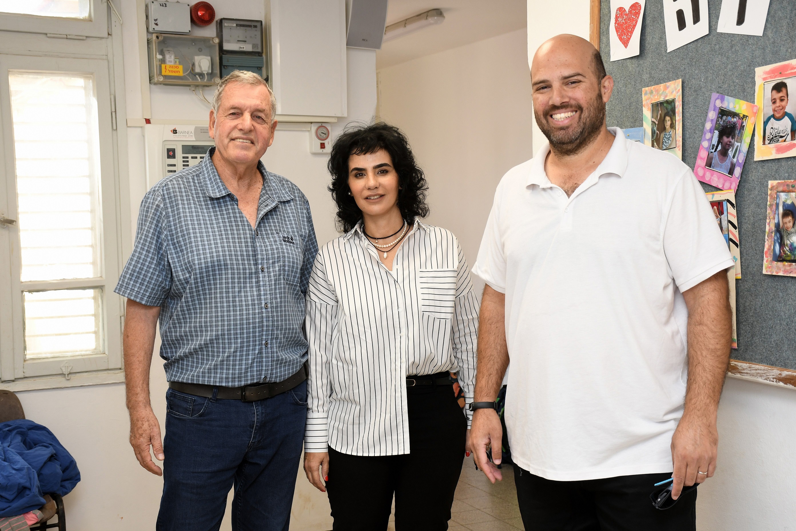 אייל בצר- ראש המועצה, יפתח גביש- מנהל בית הספר והילי כגן נציגת ההורים