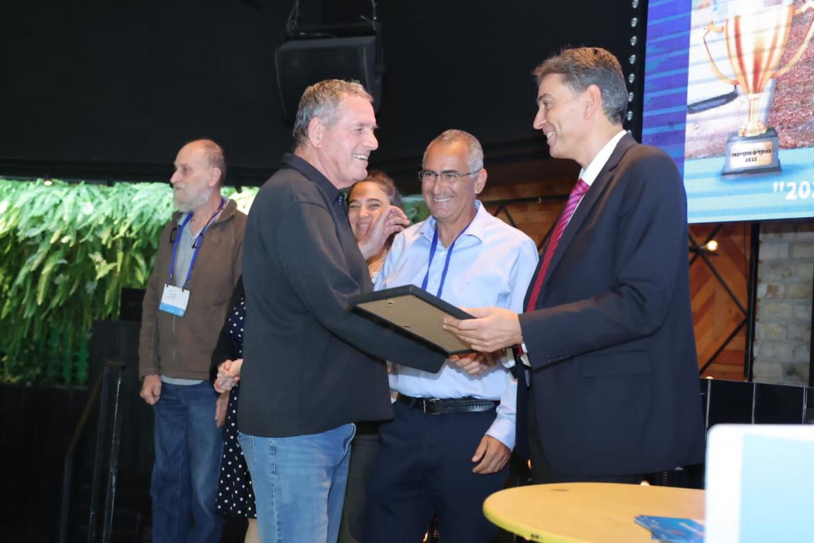 הענקת פרס הקיימות לראש המועצה אייל בצר