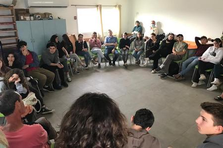 מפגש פתיחה בנושא עבודות גמר לבגרות במרכז המאדמה