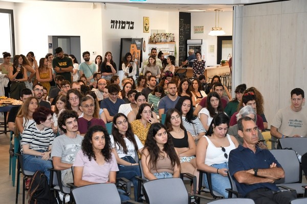 קהל המלגאיות והמלגאים בטקס הענקת המלגות