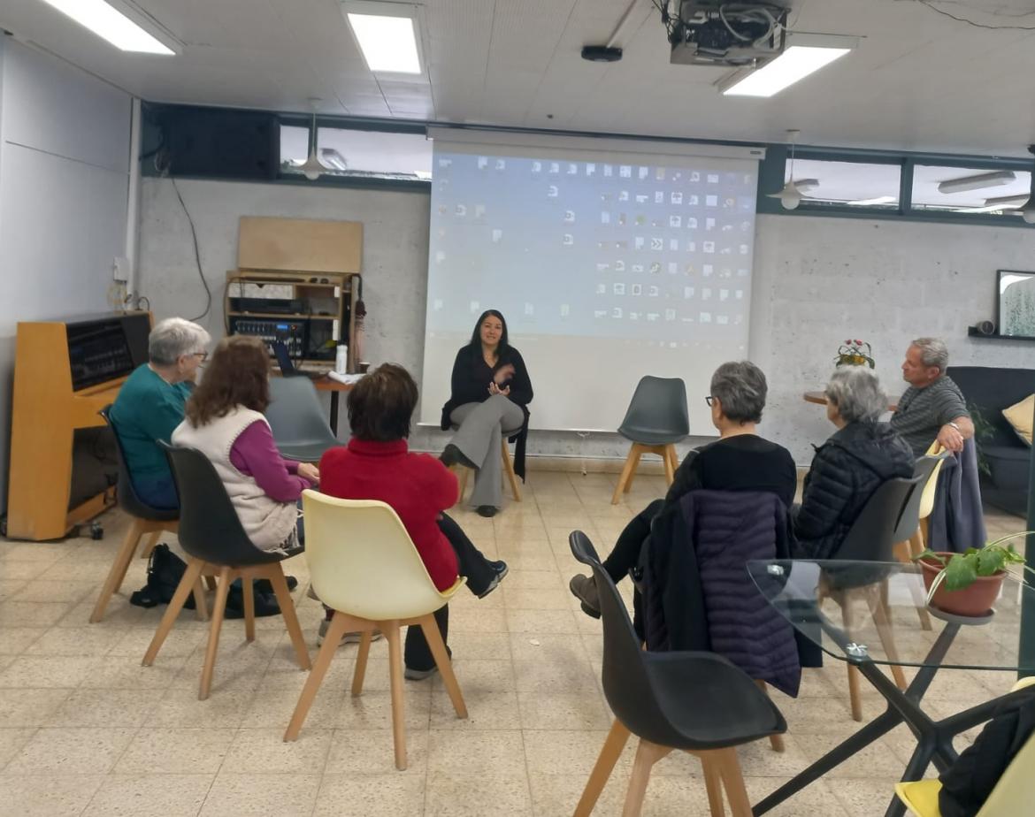 מפגש של מועדון חברתי לסבים וסבתות לנכדים/ות עם צרכים מיוחדים