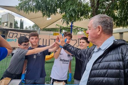 אייל בצר עם נוער תל עדשים