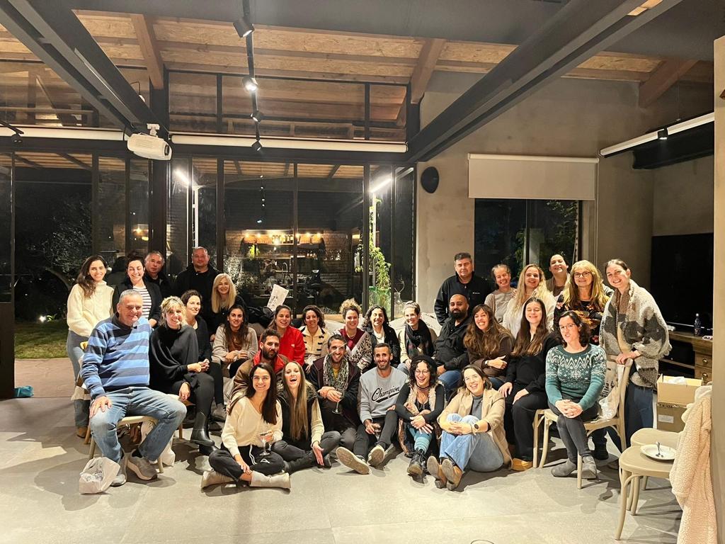 מפגש בין צוות חינוכי בבית ספר העמק לבין אולמות אור