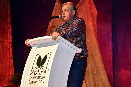 אייל בצר, ראש המועצה מברך בערב הוקרה לוותיקי העמק