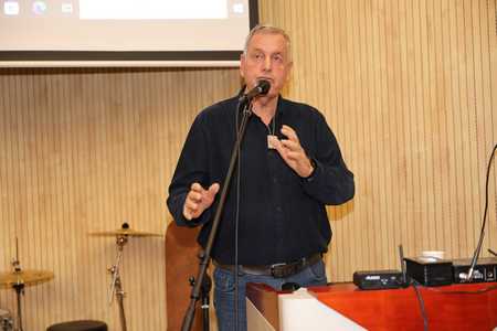 ראש המועצה - אייל בצר מברך ביום עיון בנושא הוראת השואה בחינוך המיוחד בשיתוף יד ושם