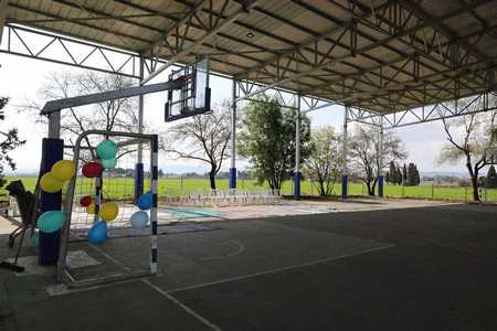 מגרש הספורט המקורה