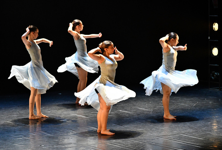 ערב עבודות אישיות של בוגרות המגמה למחול בבית האמנויות