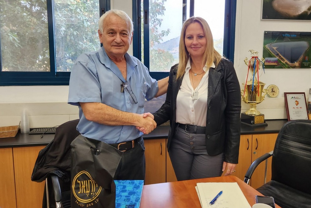 ראשת המועצה עם חכ אלון שוסטר