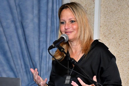 ראשת המועצה – שלומית שיחור רייכמן, מברכת את באות ובאי הכנס 