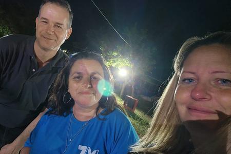 ראשת המועצה עם מנהלת מחלקת ילדים ונוער ומנכל המועצה