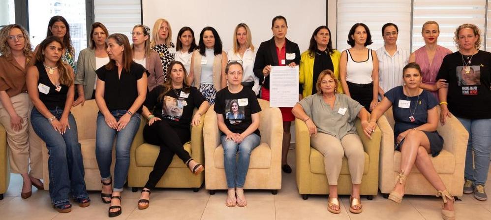 אימהות התצפיתניות החטופות וראשות הרשויות המקומיות