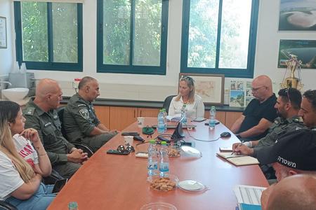 פגישה עם מפקד מגב