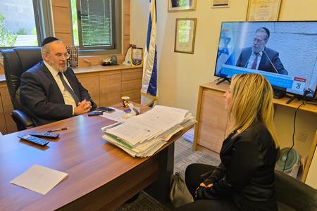 שלומית שיחור רייכמן - ראשת המועצה בפגישה עם חכ יעקב אשר - יור ועדת פנים והגנת הסביבה