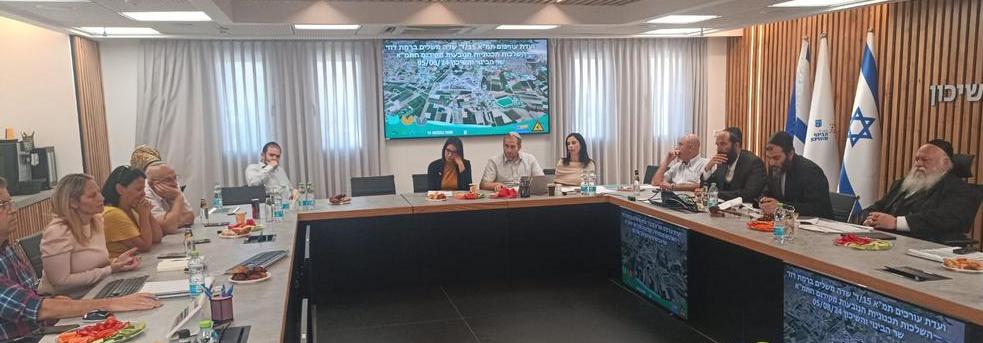 בפגישה עם השר בנושא התנגדות לתכנון שדה תעופה בעמק