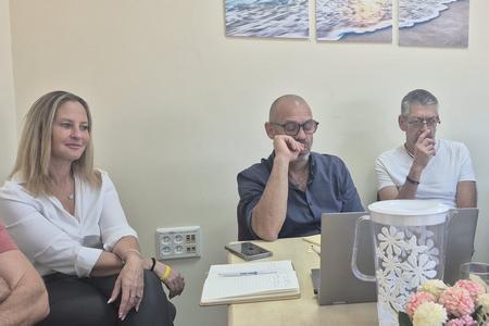 בפגישה אצל דר סער הראל מהחינוך ההתיישבותי