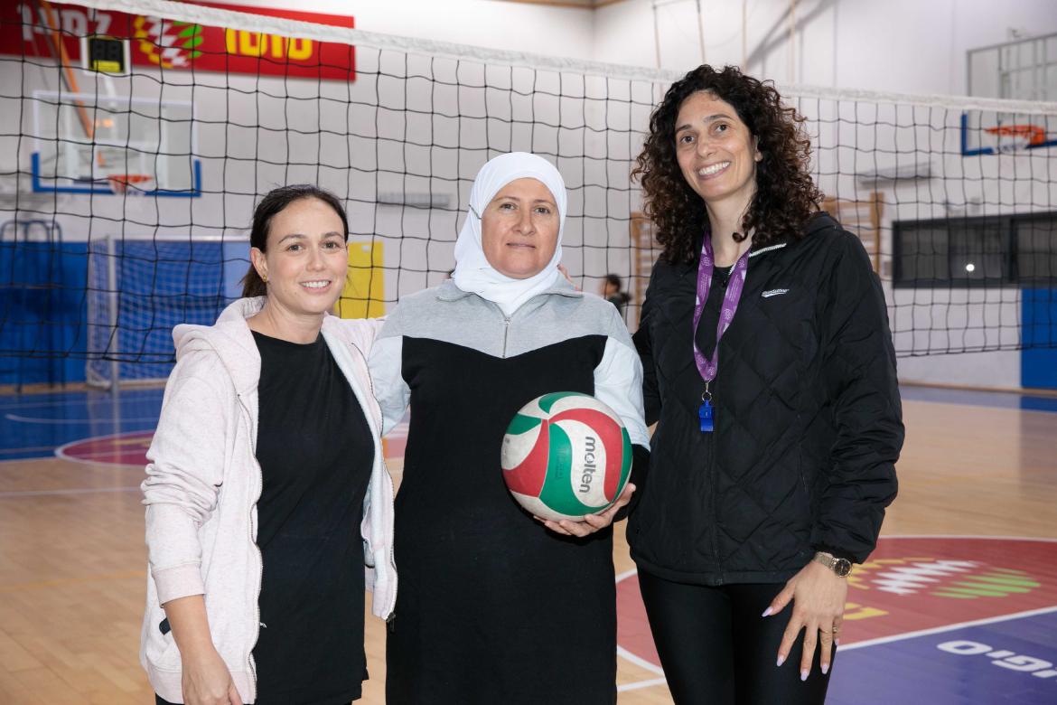 מאמנת אמא ובת באימון כדורשת