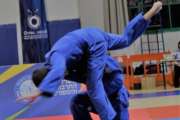 שני ספורטאים בתרגיל גודו