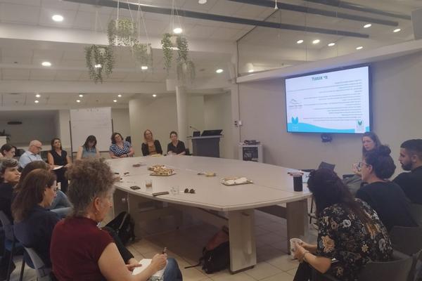 שולחן שותפויות