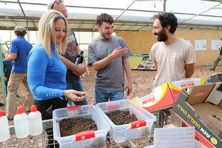 יום הקרקע במַאֲדָמָה 