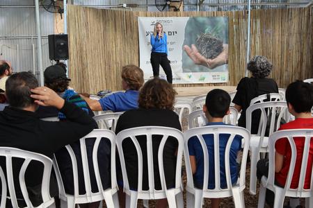 יום הקרקע במַאֲדָמָה