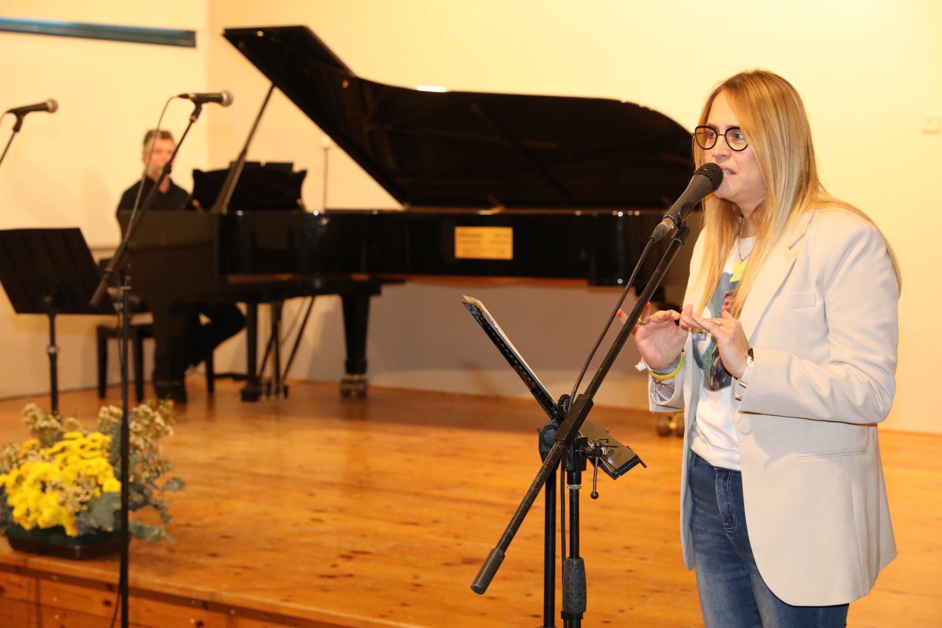 נגה גור אריה - דודתו של אלון