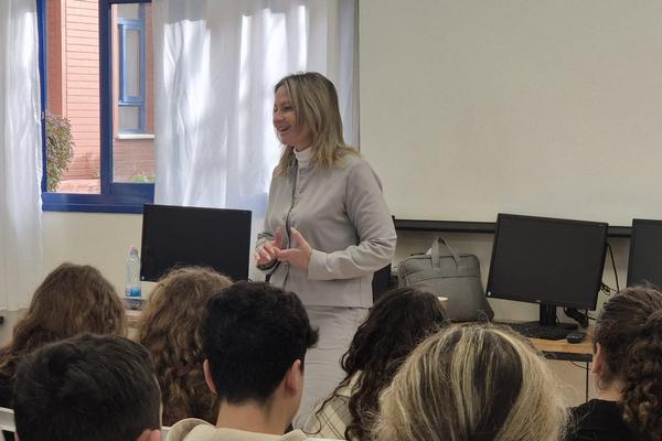 הרצאה בבית הספר קישון