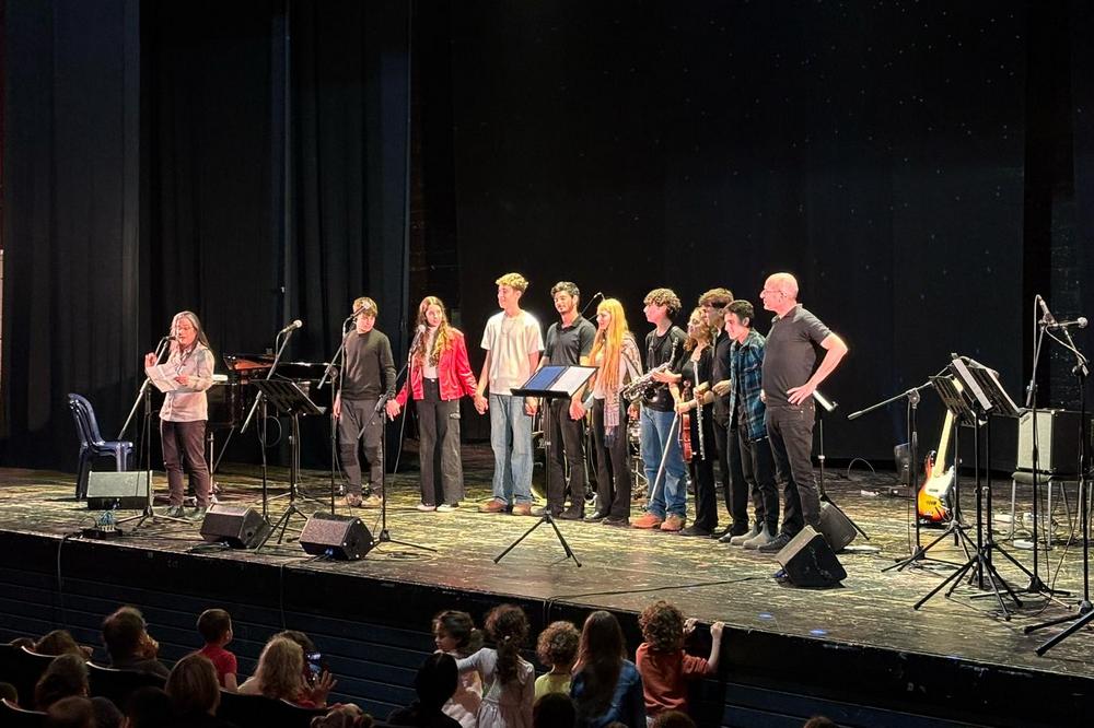 מיזם נוער מנגן בגן