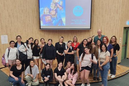 מפגש עם נערות תוכנית המנהיגות של עמותת שוות