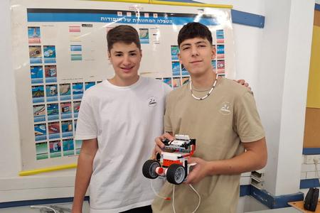 תלמידים בתוכנית רובופיזיקה
