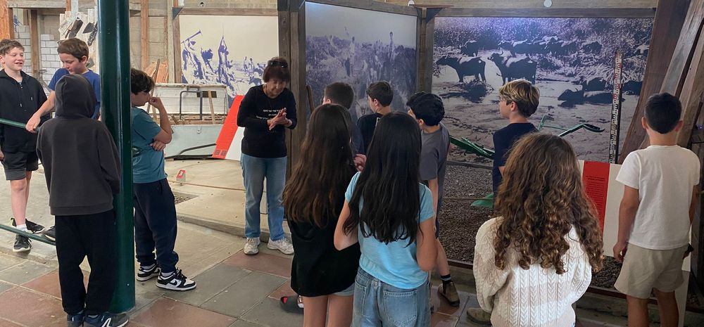 סדנת AI לילדות וילדי העמק