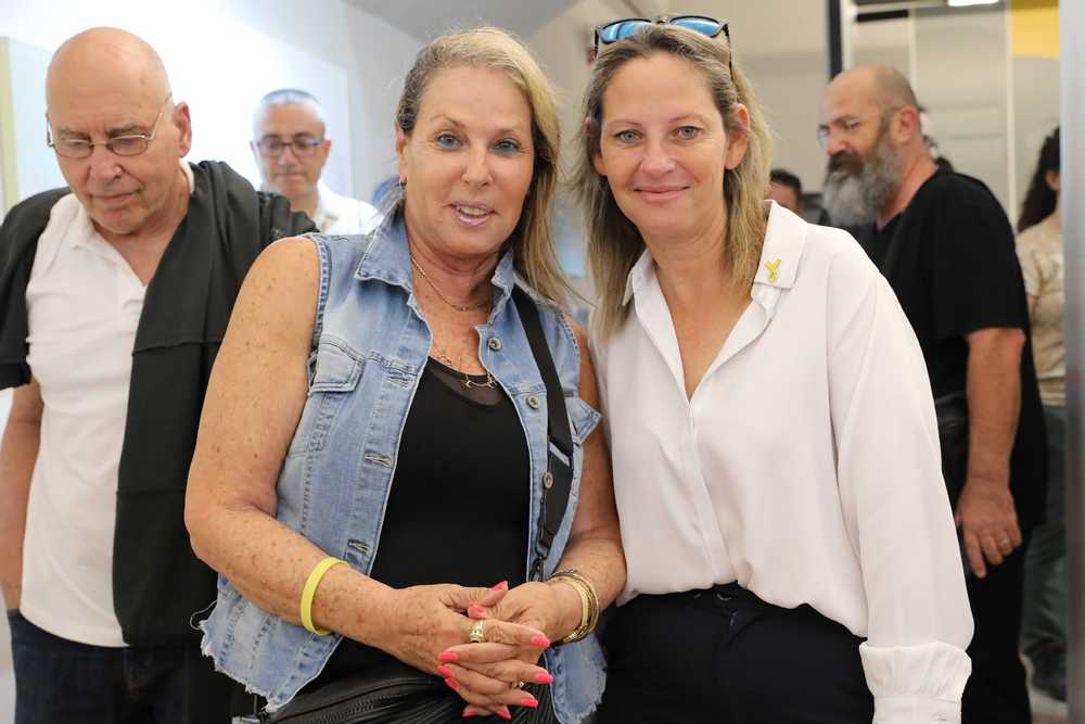 שלומית בתערוכת אמני ואמניות העמק